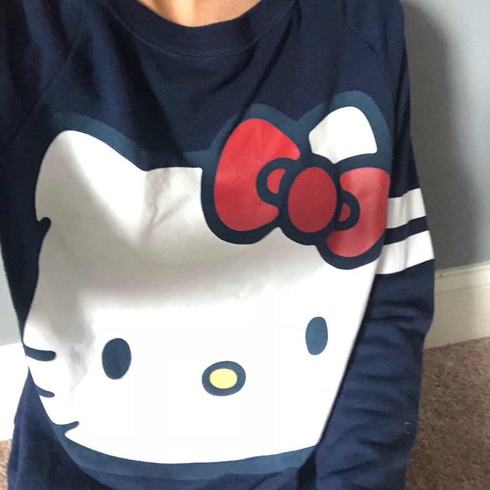 Hello Kitty crewneck 😺